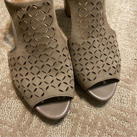 {Clarks} Artisan Peep Toe Block Heel Platform Sandals ~ Size 7 - Picture 13 of 16